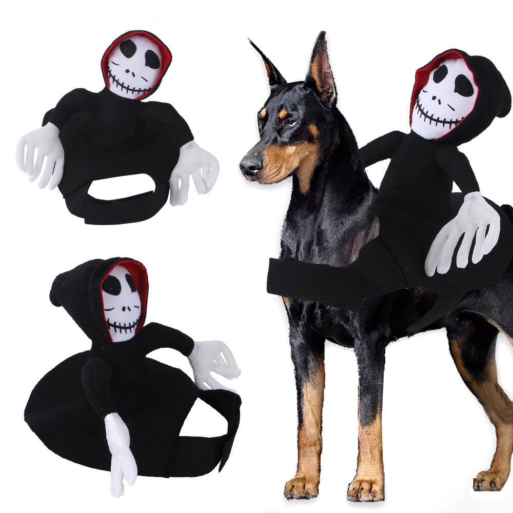 Costume Cavalier Fantôme noir présenté seul et porté sur le dos d’un chien